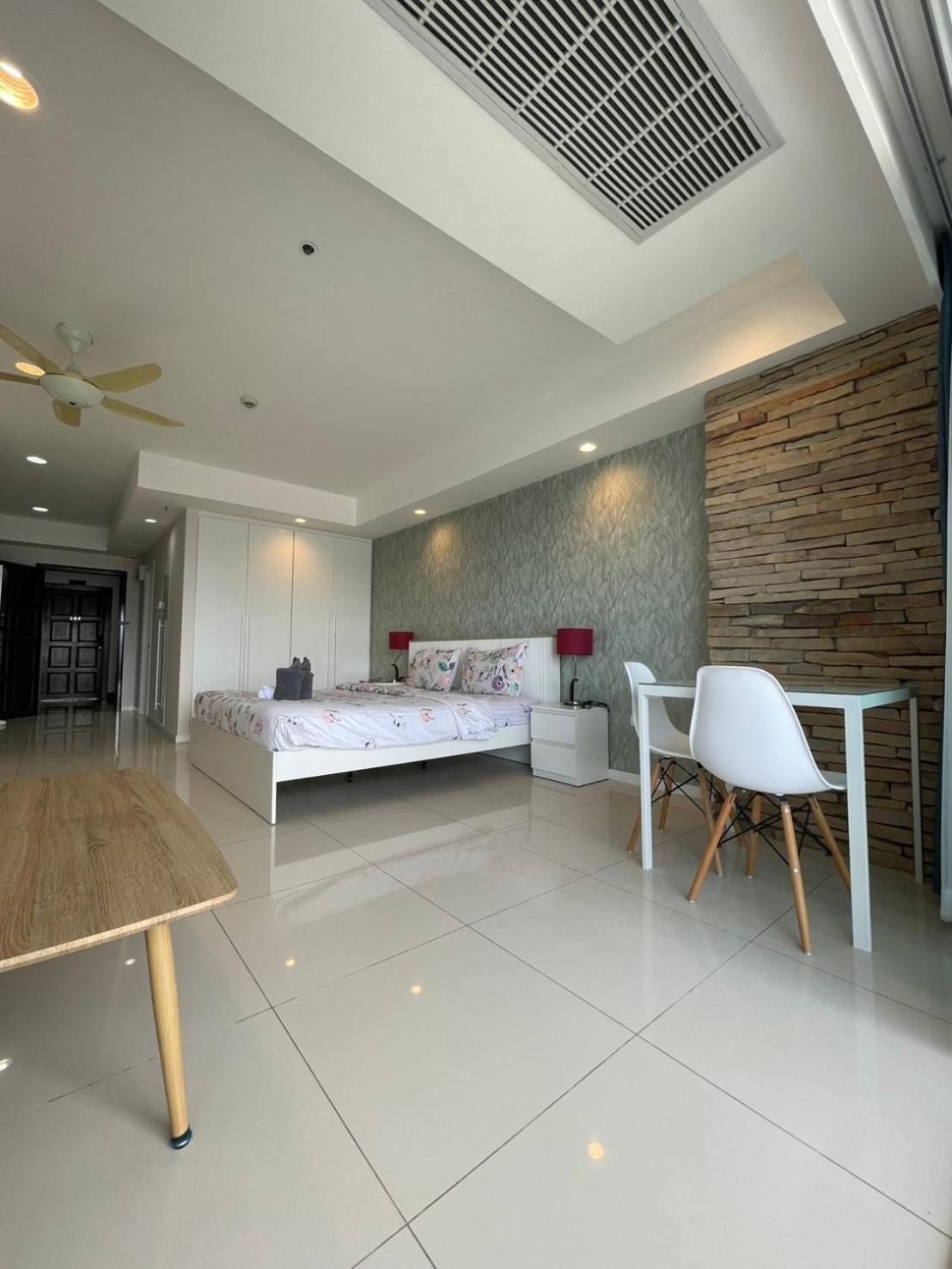 View Talay 6 Pattaya Beach By Anatolia Condo Suite Exterior foto